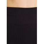 Kobiety COMBINATION CLOTHING | Pieces PCCLEO SHORT BRA SET - Top - black/czarny - TG30459