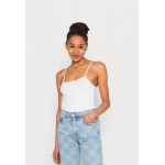Kobiety T SHIRT TOP | Noisy May NMBERRY SINGLET 2 PACK - Top - white/chambray blue/biały - QJ24314