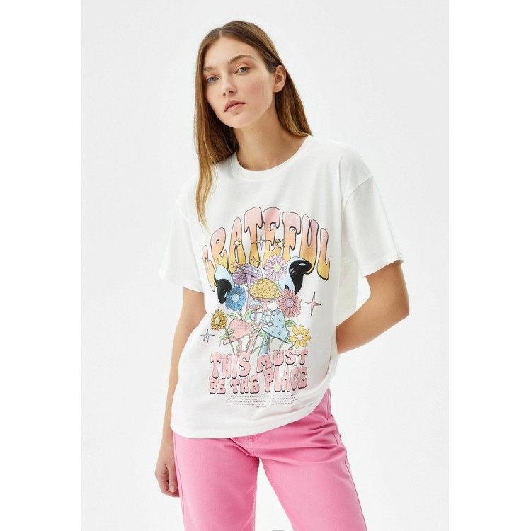 Kobiety T SHIRT TOP | Bershka SHORT SLEEVE - T-shirt z nadrukiem - white/biały - TS68779