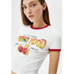 Kobiety T SHIRT TOP | Bershka T-shirt z nadrukiem - white/biały - JW45112