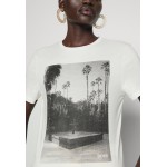 Kobiety T SHIRT TOP | BOSS T-shirt z nadrukiem - open white/biały - XP50693