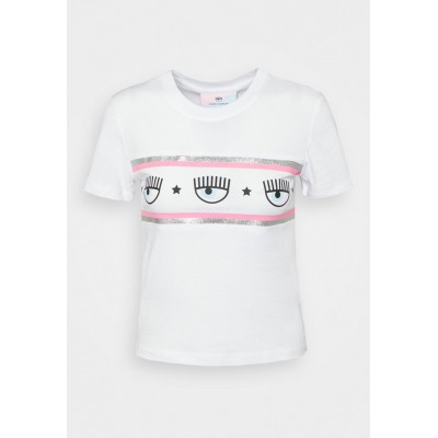 Kobiety T_SHIRT_TOP | CHIARA FERRAGNI MAXILOGOMANIA - T-shirt z nadrukiem - white/biały - WK87569