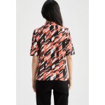 Kobiety T SHIRT TOP | DeFacto SLIM FIT - T-shirt z nadrukiem - black/czarny - LB12868