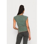 Kobiety T SHIRT TOP | Diesel SKYOVER - T-shirt z nadrukiem - green/oliwkowy - KJ09802