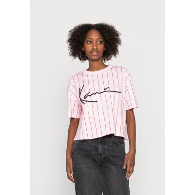 Kobiety T_SHIRT_TOP | Karl Kani SIGNATURE CROP TEE  - T-shirt z nadrukiem - rose/różowy - WP38966