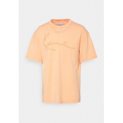 Kobiety T_SHIRT_TOP | Karl Kani SIGNATURE DESTROYED TEE UNISEX - T-shirt z nadrukiem - light orange/pomarańczowy - IH88634