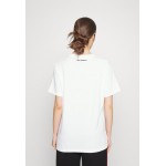 Kobiety T SHIRT TOP | KARL LAGERFELD IKONIK MONOGRAM - T-shirt z nadrukiem - white/biały - FE57414