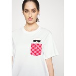 Kobiety T SHIRT TOP | KARL LAGERFELD IKONIK MONOGRAM - T-shirt z nadrukiem - white/biały - FE57414
