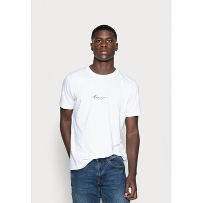 Kobiety T_SHIRT_TOP | Mennace ESSENTIAL REGULAR RELAXED SIG TEE UNISEX - T-shirt basic - white/biały - VQ24136