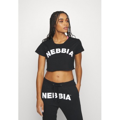 Kobiety T_SHIRT_TOP | Nebbia LOOSE FIT AND SPORTY CROP - T-shirt z nadrukiem - black/czarny - PP11779