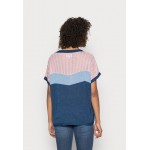 Kobiety T SHIRT TOP | Nümph DARLENE - T-shirt z nadrukiem - estate blue/granatowy - LF76686