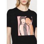 Kobiety T SHIRT TOP | ONLY ONLFRIDA LIFE OVERSIZE BOX - T-shirt z nadrukiem - black/czarny - VH87391