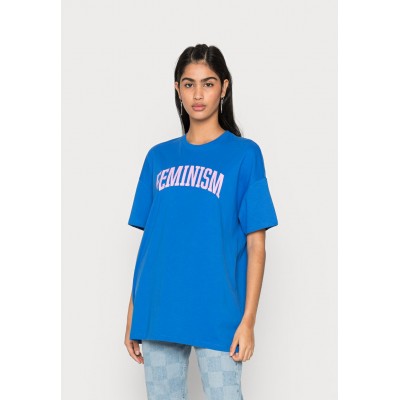 Kobiety T_SHIRT_TOP | ONLY ONLSTINA OVERSIZED TOP BOX  - T-shirt z nadrukiem - strong blue/feminism/błękit królewski - CO34099