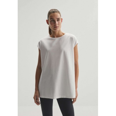 Kobiety T_SHIRT_TOP | OYSHO WITH VENTS  - T-shirt basic - white/biały - ZN59741