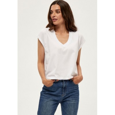 Kobiety T_SHIRT_TOP | PEPPERCORN DIMA V-NECK TEE - T-shirt basic - white/biały - QF63166