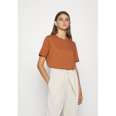Kobiety T_SHIRT_TOP | Pieces FOLD UP SOLID - T-shirt basic - mocha bisque/brązowy - LT42298