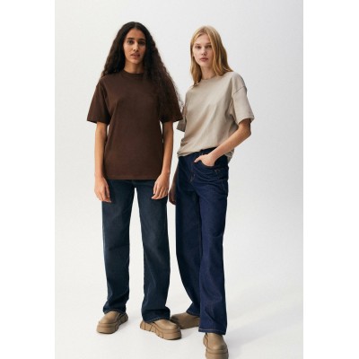 Kobiety T_SHIRT_TOP | PULL&BEAR 2 PACK - T-shirt basic - light brown/jasnobrązowy - MK64185