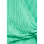 Kobiety T SHIRT TOP | PULL&BEAR CROPPED GATHERED DETAIL - T-shirt z nadrukiem - green/zielony - PN45671