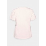 Kobiety T SHIRT TOP | Puma CLASSICS LOGO TEE PLUS - T-shirt z nadrukiem - chalk pink/różowy - YY52039