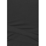Kobiety T SHIRT TOP | Puma TRAIN EVERSCULPT FITTED TANK - Koszulka sportowa - black/czarny - PU74482