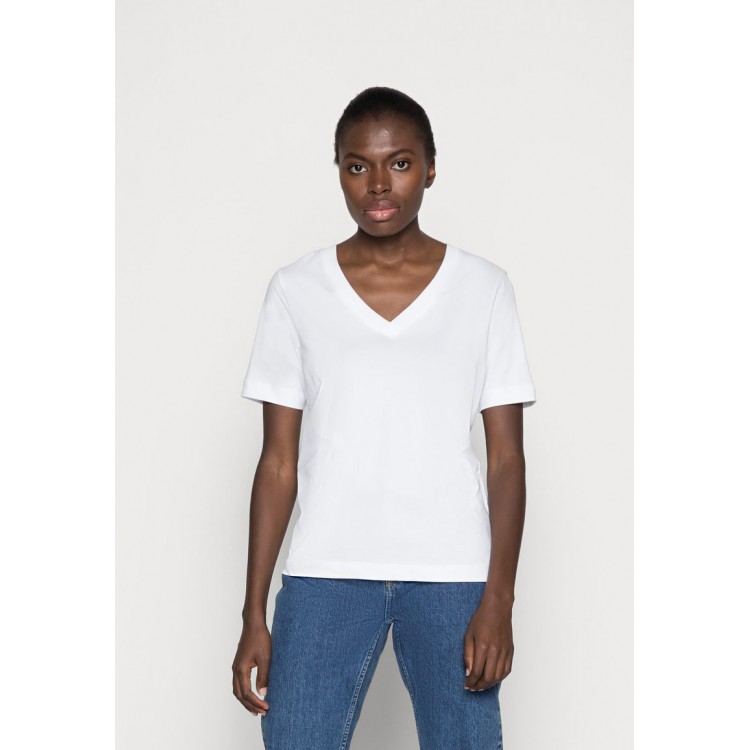 Kobiety T SHIRT TOP | Selected Femme SLFSTANDARD V NECK TEE - T-shirt basic - bright white/biały - BP63677