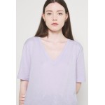 Kobiety T SHIRT TOP | Weekday LAST V NECK - T-shirt basic - lilac/liliowy - VM99696