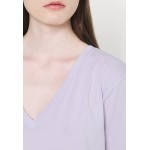 Kobiety T SHIRT TOP | Weekday LAST V NECK - T-shirt basic - lilac/liliowy - VM99696