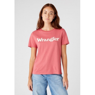 Kobiety T_SHIRT_TOP | Wrangler REGULAR TEE - T-shirt z nadrukiem - holly berry/łososiowy - YO95428