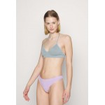 Kobiety UNDERPANT | Out From Under for Urban Outfitters CINDY THONG 2 PACK - Stringi - forget me not/lavender/niebieski - UR15262