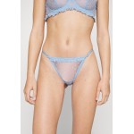 Kobiety UNDERPANT | Out From Under for Urban Outfitters HEARTBREAKER THONG 2 PACK - Stringi - sky/peach/niebieski - DV48847