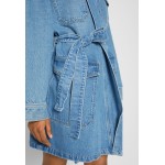 Kobiety DRESS | Boyish THE JOAQUIN KIMONO JACKET DRESS - Sukienka jeansowa - gilda/jasnoniebieski - VN17903