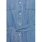 Kobiety DRESS | Pieces Curve PCOSALINA MIDI DRESS - Sukienka jeansowa - medium blue denim/ciemnoniebieski - AY83370