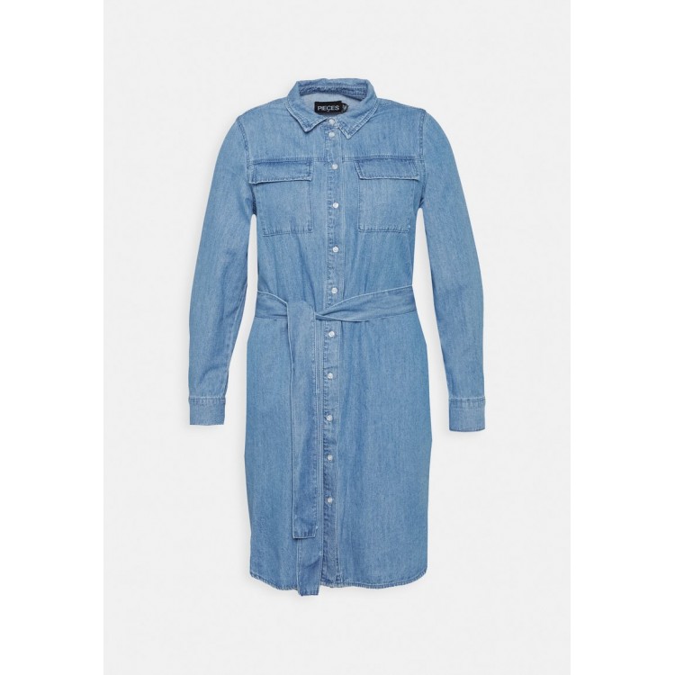 Kobiety DRESS | Pieces Curve PCOSALINA MIDI DRESS - Sukienka jeansowa - medium blue denim/ciemnoniebieski - AY83370