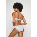Kobiety BIKINI COMBINATION | Roxy QUIET BEAUTY BRALETTE HIPSTER - Bikini - bright white/biały - OI73780