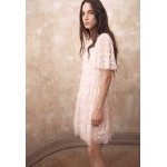 Kobiety DRESS | Needle & Thread EMILANA SHORT SLEEVE DRESS - Sukienka koktajlowa - petal pink/różowy - MW26509
