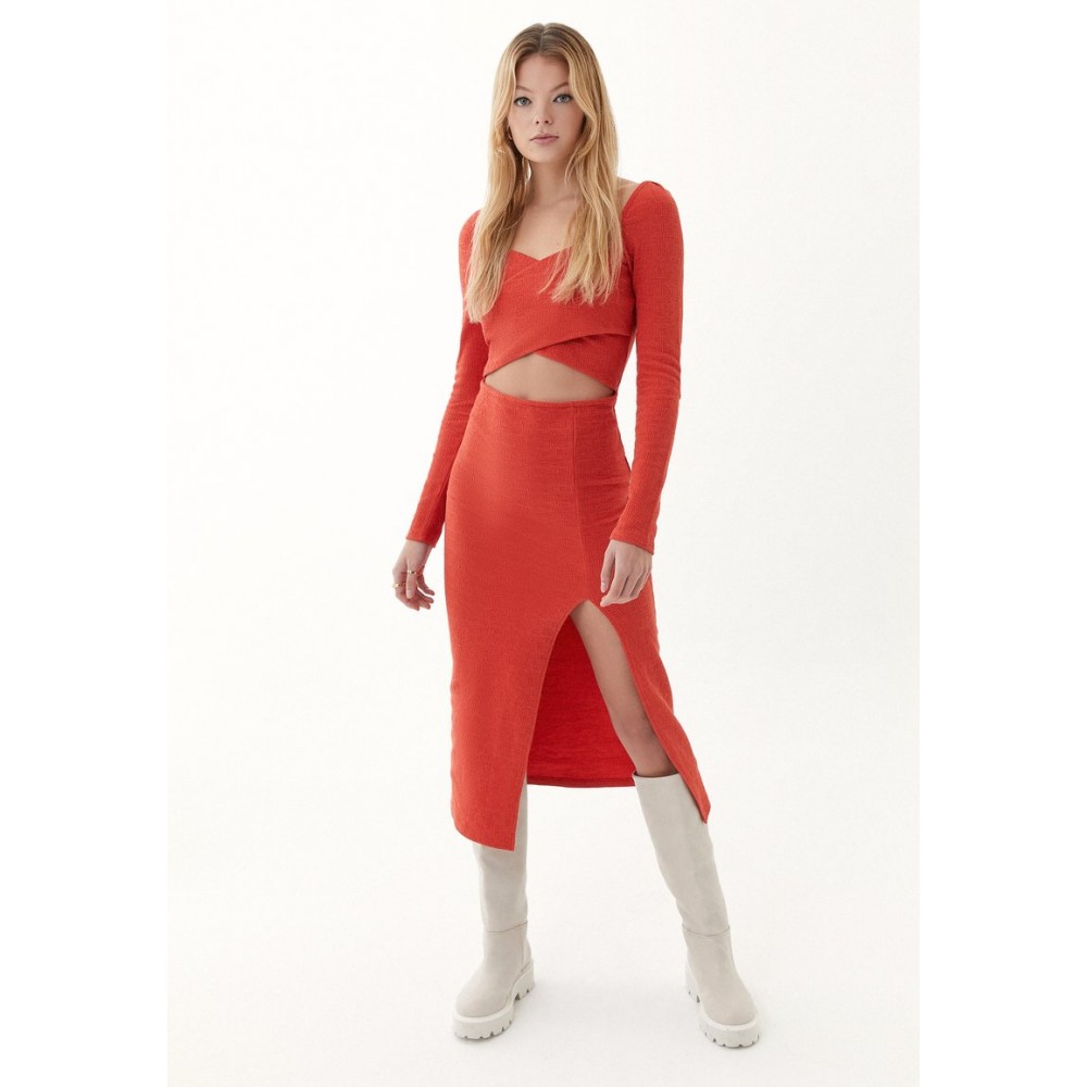 Kobiety DRESS | OXXO MIT STYLISCHEM CUT OUT - Sukienka koktajlowa - summer fig/czerwony - XF45519