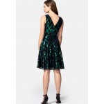 Kobiety DRESS | HotSquash Sukienka koktajlowa - green zig zag/zielony - QO88477