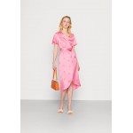 Kobiety DRESS | Never Fully Dressed SPRITZ SLEEVELESS WRAP - Sukienka koktajlowa - pink/różowy - RK59730