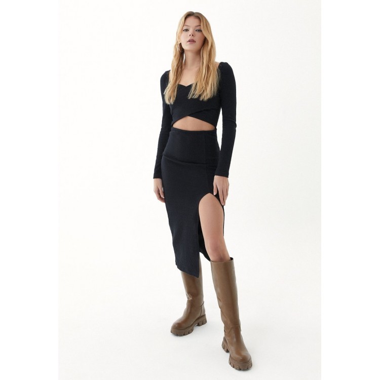 Kobiety DRESS | OXXO MIT STYLISCHEM CUT OUT - Sukienka koktajlowa - black/czarny - WS22747