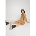 Kobiety DRESS | Bruuns Bazaar ROSIE HATTIE DRESS - Sukienka koszulowa - tiger's eye/wielbłądzi - FE44614