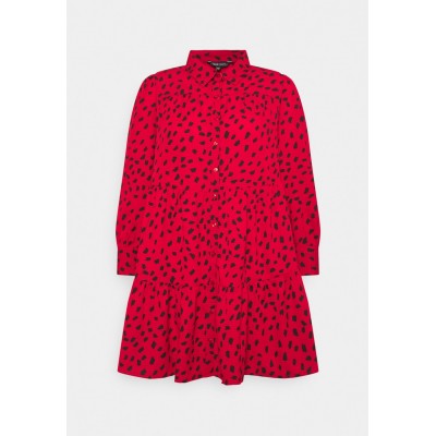Kobiety DRESS | CAPSULE by Simply Be TIERED SMOCK SHIRT DRESS - Sukienka koszulowa - red/czerwony - CZ05768