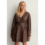 Kobiety DRESS | NA-KD Sukienka koszulowa - brown/brązowy - LX92007