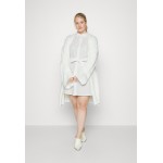 Kobiety DRESS | VILA CURVE VITYLLA BELT SHIRT DRESS - Sukienka koszulowa - cloud dancer/mleczny - AE31468