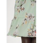 Kobiety DRESS | Lauren Ralph Lauren FLORAL CRINKLED GEORGETTE DRESS - Sukienka letnia - sage/pink/multi/zielony - AG16256