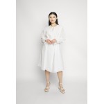 Kobiety DRESS | Selected Femme Curve SLFSKYE KNEE DRESS - Sukienka letnia - snow white/biały - MF75145