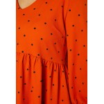 Kobiety DRESS | Simply Be TIERED TRAPEZE SMOCK DRESS - Sukienka letnia - rust/ciemnoczerwony - HX72961