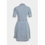 Kobiety DRESS | Vero Moda Petite VMSAY DRESS PETITE - Sukienka jeansowa - light blue denim/jasnoniebieski - KH16148
