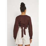 Kobiety SHIRT | Missguided WRAP BALLOON - Bluzka z długim rękawem - chocolate/ciemnobrązowy - UP65516