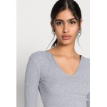 Kobiety T SHIRT TOP | BDG Urban Outfitters BDG NALA NOTCH CROP - Bluzka z długim rękawem - light grey/jasnoszary - BR06074
