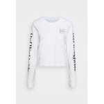 Kobiety T SHIRT TOP | HUF DOMESTIC CROP - Bluzka z długim rękawem - white/biały - WM33122